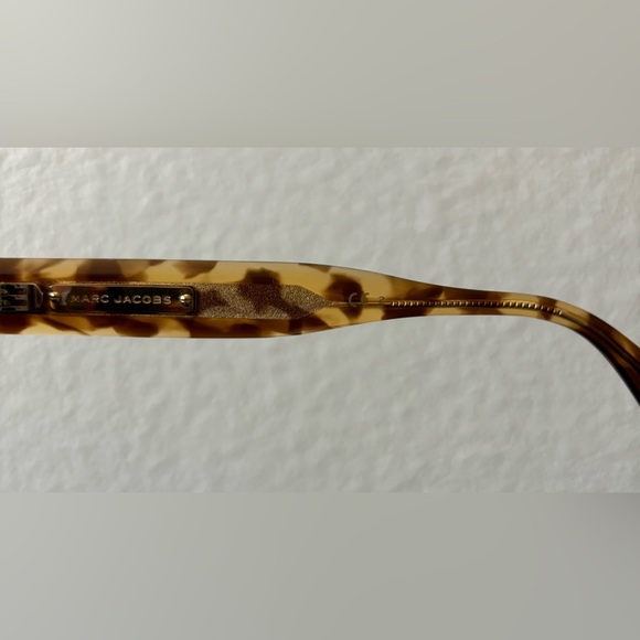 SOLD*Marc Jacobs Tortoise Sunglasses 🤎✨ - Picture 5 of 7
